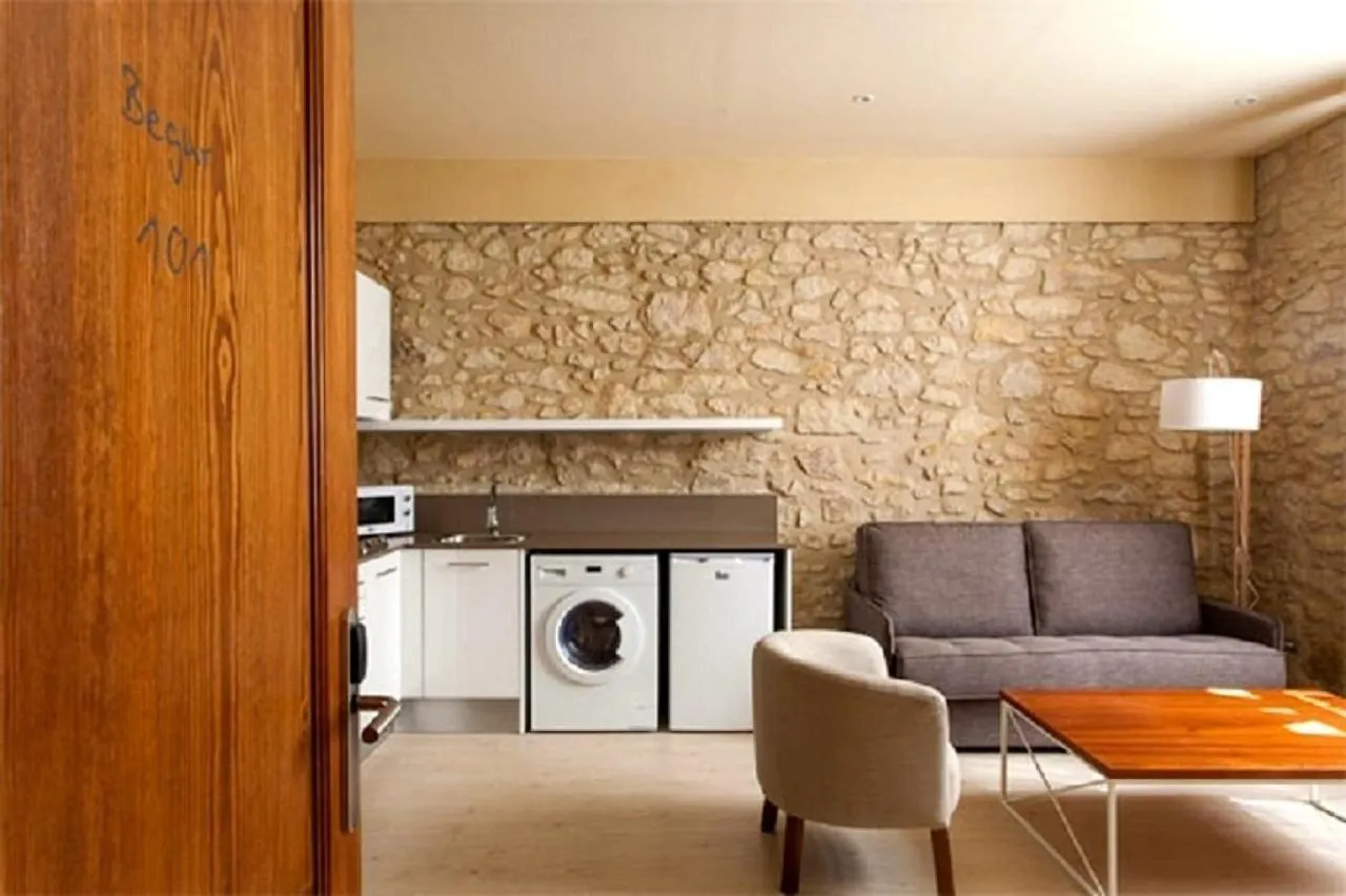 Petit Pals Apartment 0*,